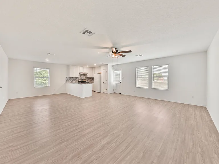 10626 McClintock Dr — Photo 8