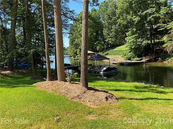 3rd image of 143 Hideaway Ln