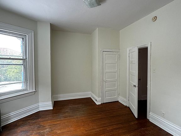 4th image of 4619 Spruce St APT 2F
