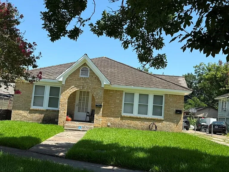 1625 Fourcade St — Photo 1