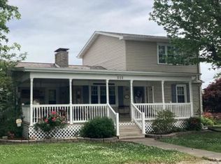 202 Harris Dr, Steeleville, IL