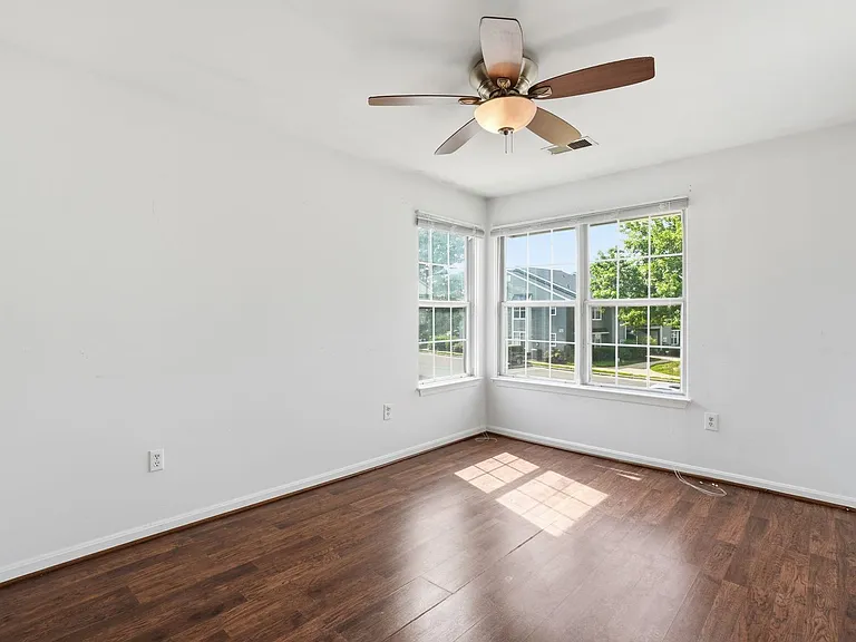 8633 Beekman Pl #33D — Photo 17
