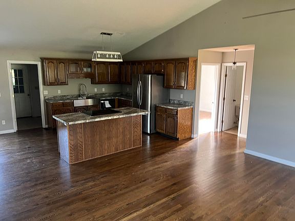 3rd image of 200 Castle Dr