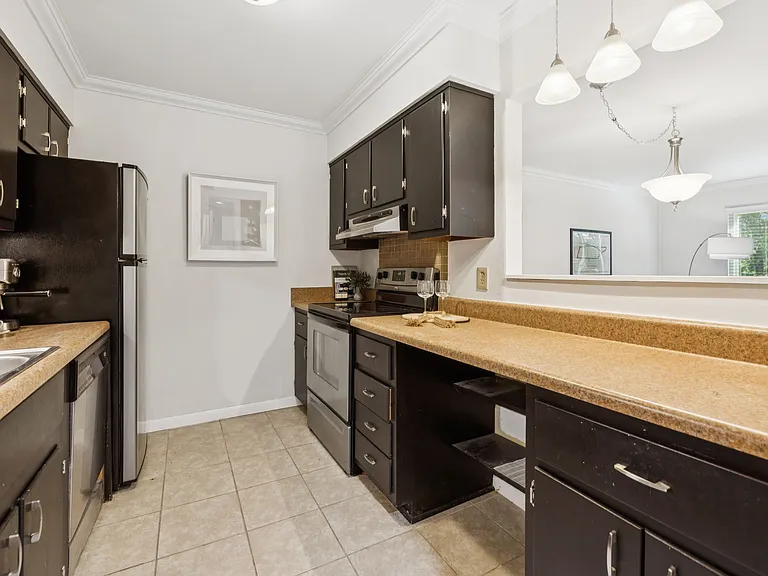 1302 Dr Martin Luther King Jr Blvd #32 — Photo 13