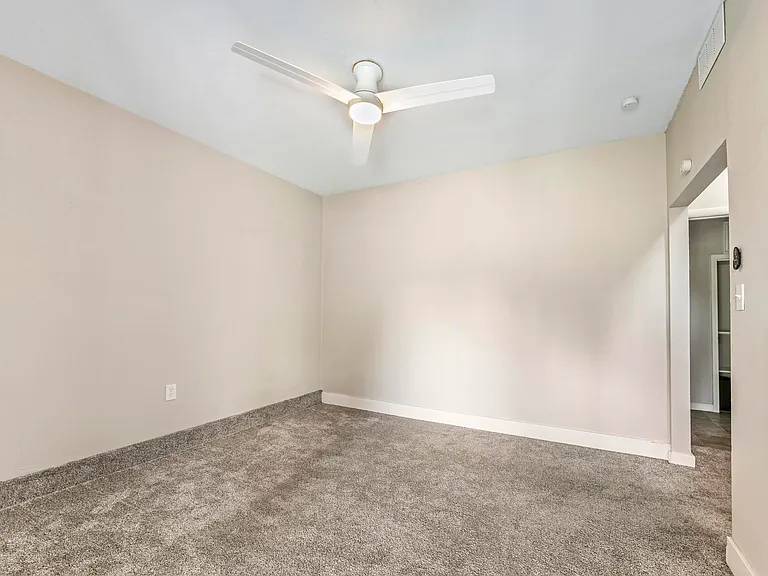 1913 Colorado Ave — Photo 24