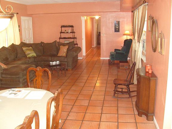 LIV/DINING ROOMS