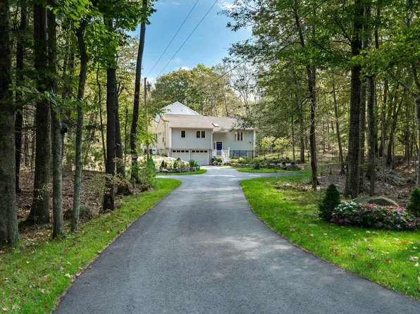 27 Pocahontas Road, Kittery, ME 03905