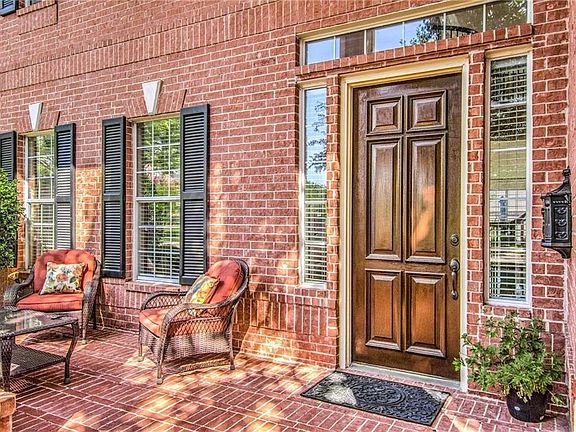 2nd image of 1012 Sir Kay Dr