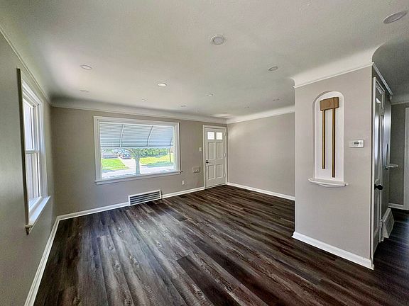 2nd image of 4165 Harwood Rd