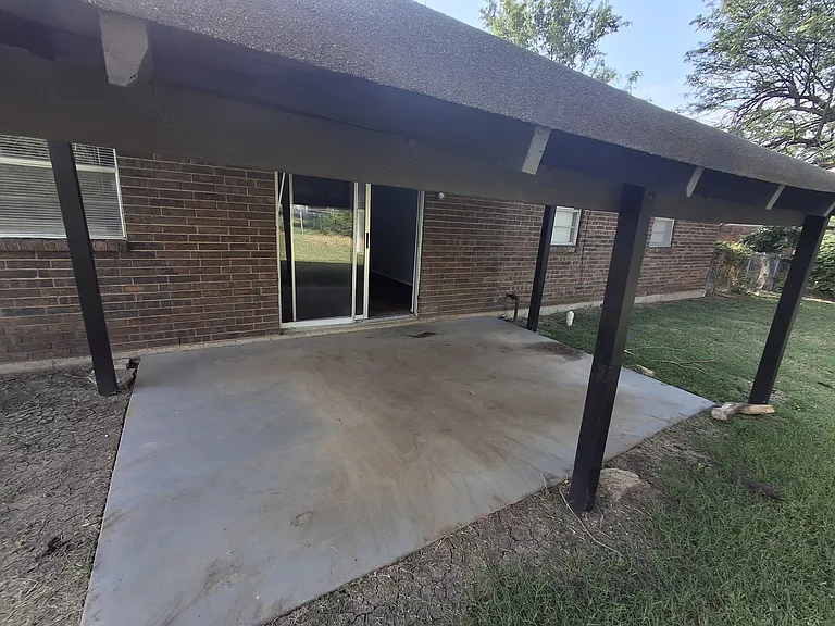 111 SE Coachman Dr — Photo 16