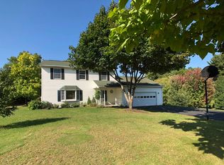 5 Macintosh Dr, Hudson, NY 12534