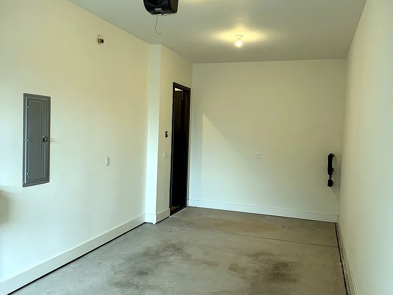 4117 Sarah Dr — Photo 33