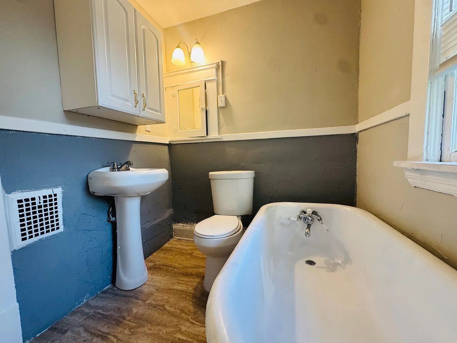 10004 Mt Auburn Ave — Photo 2