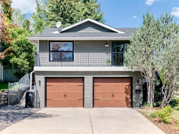 96 SE Coach Gate Way SW, Calgary, AB T3H 1Z7