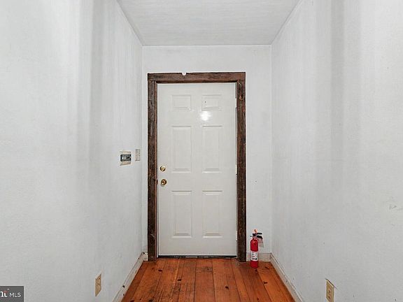 5th image of 639 Glenwood Rd