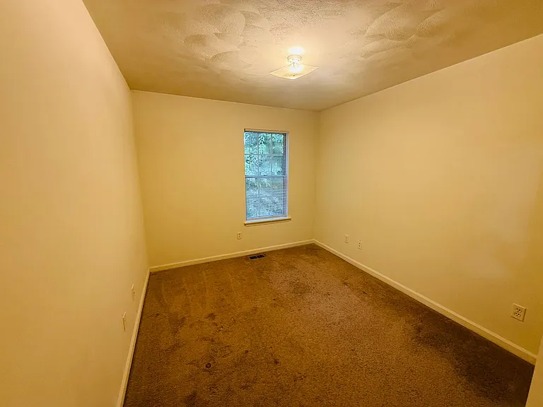 882 Patrick Henry Dr — Photo 14