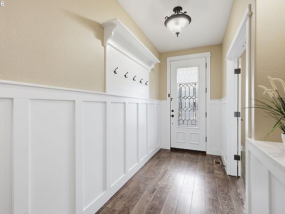 4th image of 1046 Green Meadows Ave