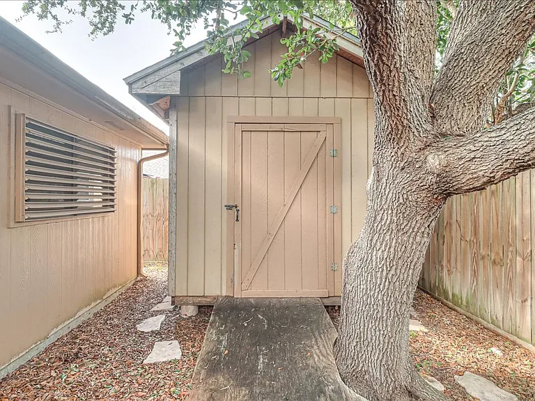 6330 Penny Ln — Photo 44