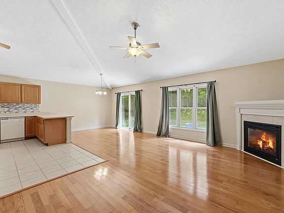 5th image of 811 S Silverwood Rd