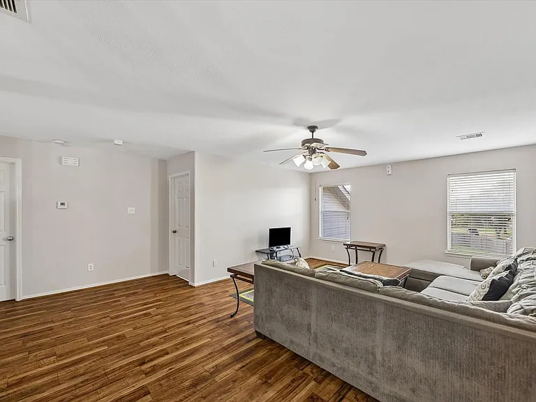 21702 Cozy Hollow Ln — Photo 11