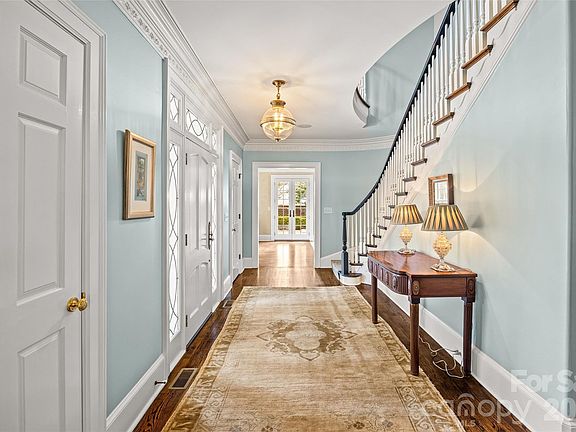 5th image of 640 Colville Rd