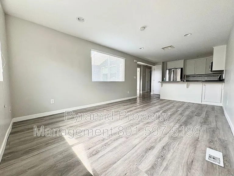 1265 E 5600 S — Photo 2