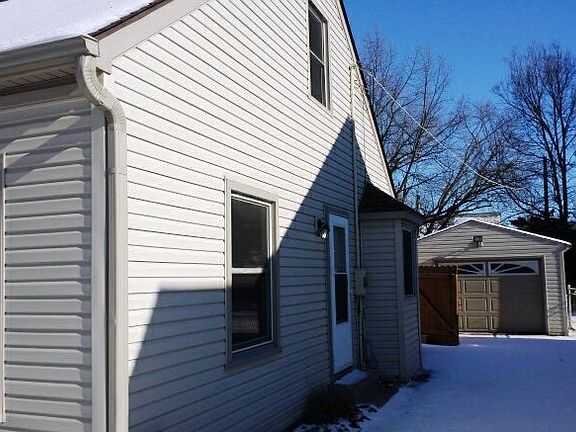 2nd image of 4643 Arlington St