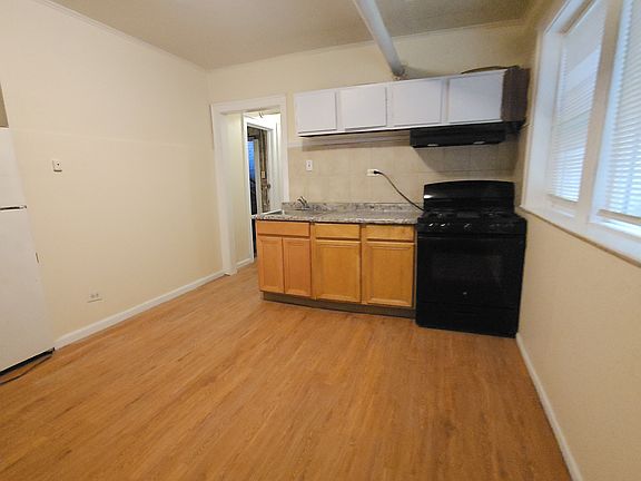 4th image of 6251 N Washtenaw Ave #G