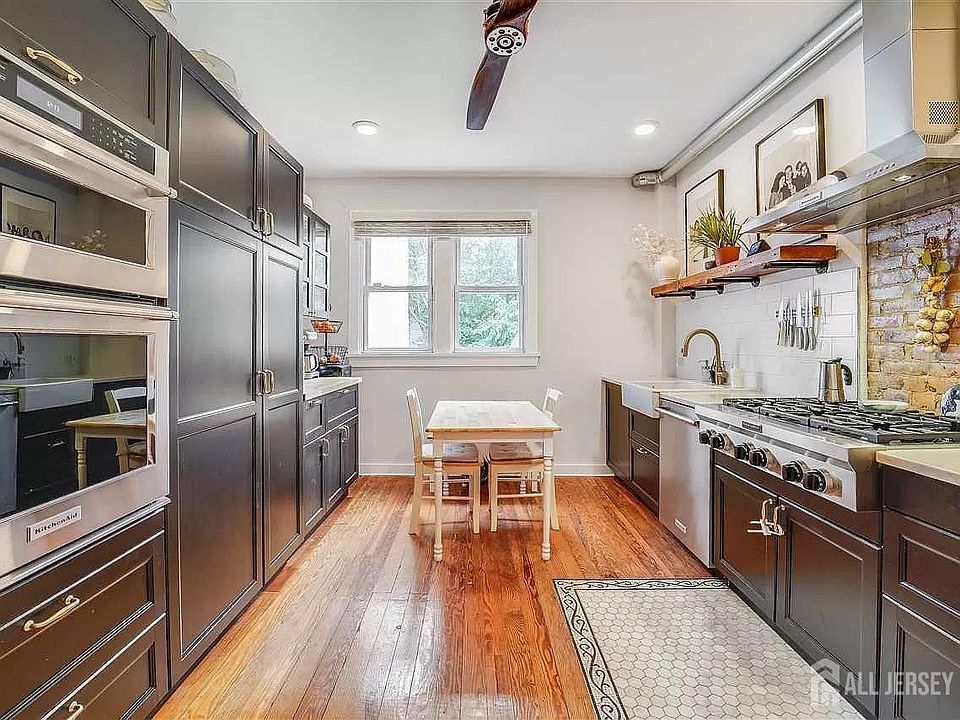 1st image of 129 Thorne St