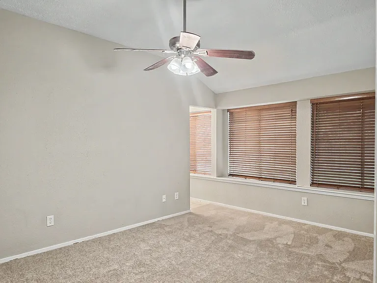22511 Braken Manor Ln — Photo 8