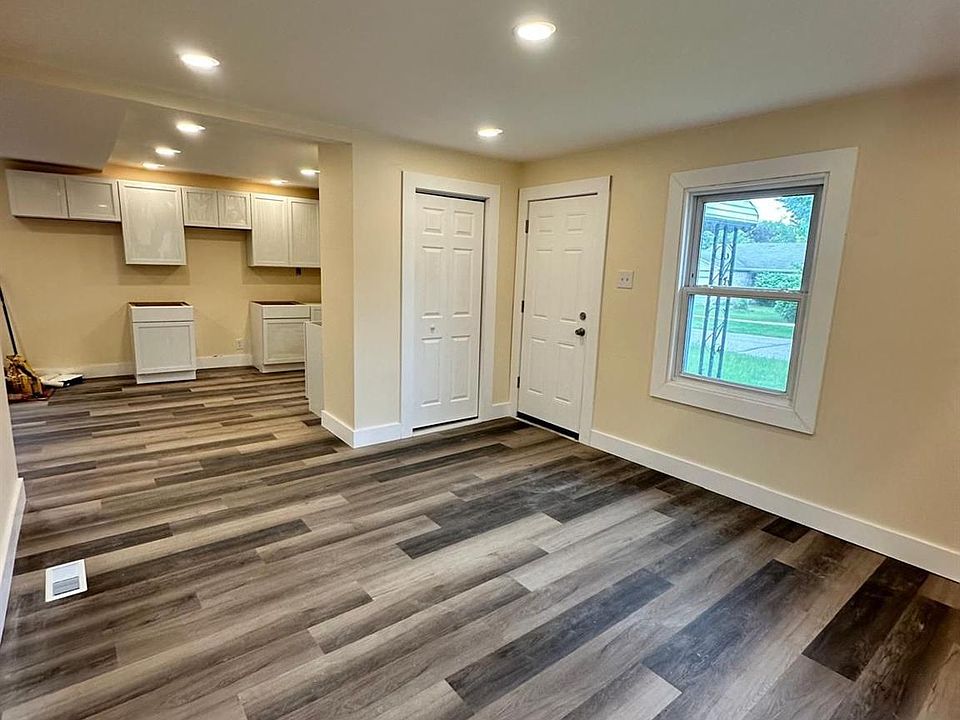71 Biltmore Dr, photo 2