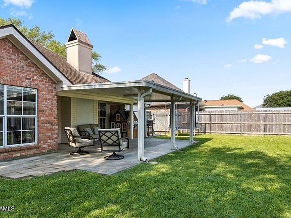 4th image of 105 Doncaster Cir