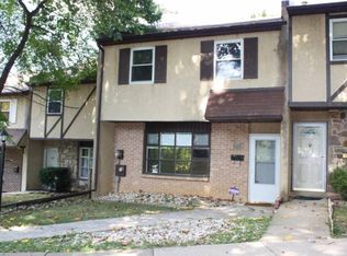 27 Knock N Knoll Cir, Willow Grove, PA 19090