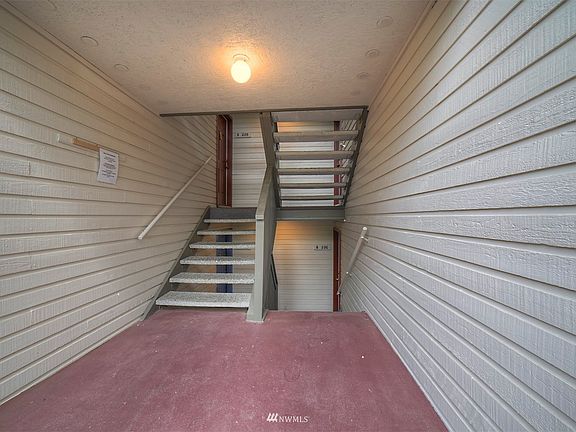 4th image of 20198 Viking Way #8-106