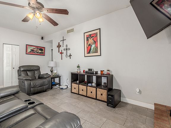 2nd image of 5210 E Elmwood Cir