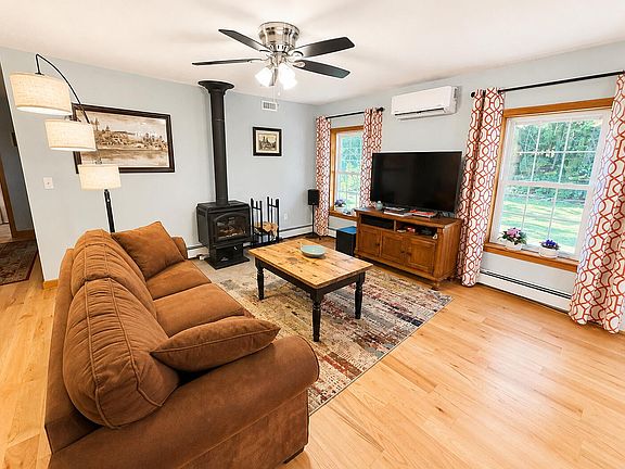 3rd image of 866 Greenbush Road