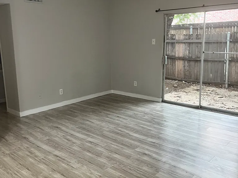4429 Bowser Ave #105 — Photo 19