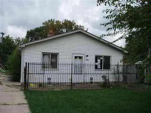 13886 Ida Ave photo 1