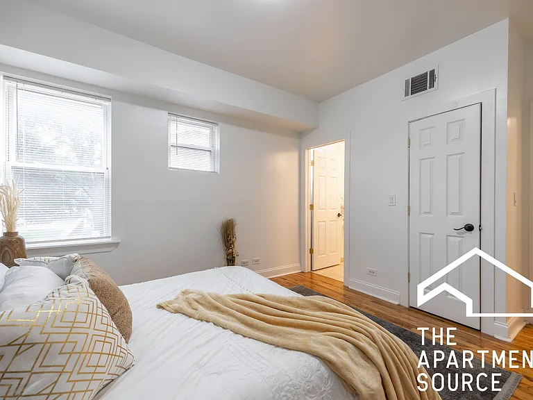 3849 W Ainslie St #1 — Photo 10