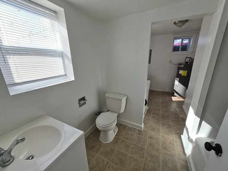 914 Chilton St #B — Photo 11