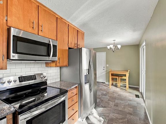 3rd image of 708 SE 28th St SE