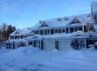 6722 Lakeshore Rd, Manistee, MI 49660