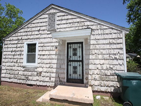 3rd image of 378 Fernwood Ave