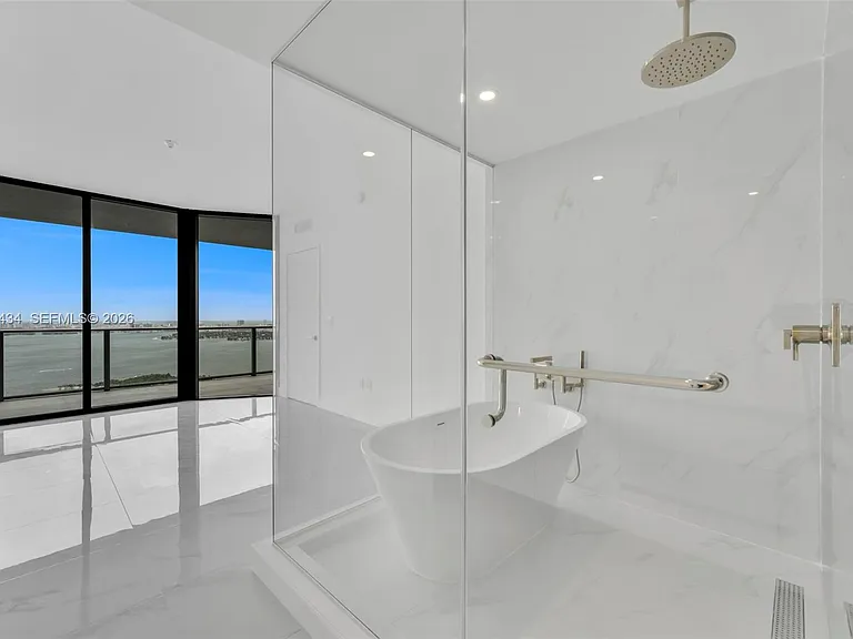 700 NE 24th St #3806 — Photo 16