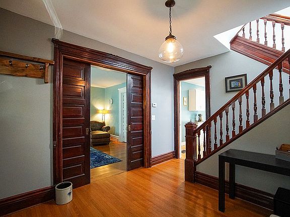 5th image of 253 Highland Ave