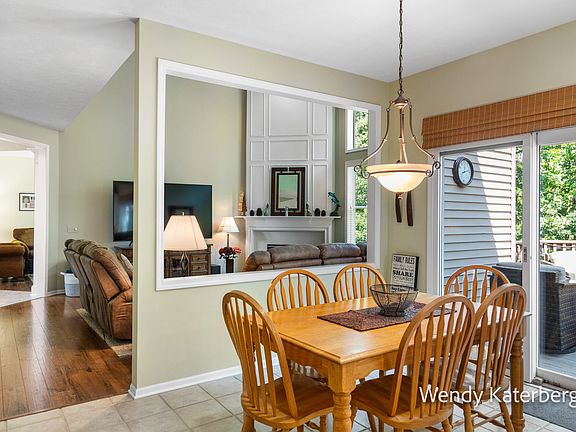 5th image of 4593 Canterwood Dr NE