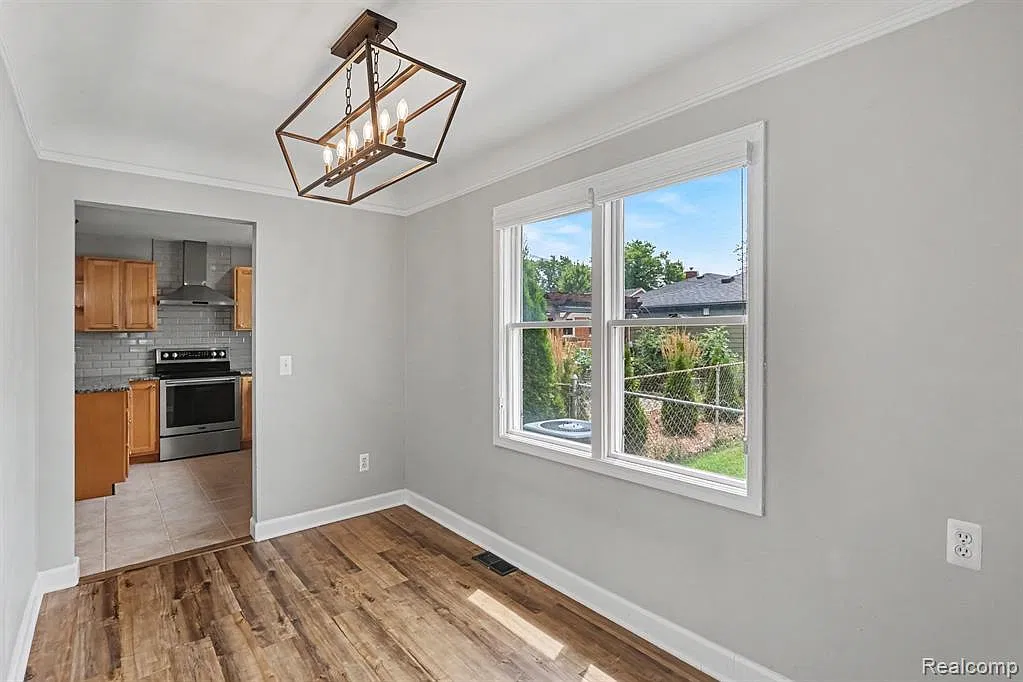 4 bed, 2.0 bath, 1366 sqft, $2,850 — Photo 4