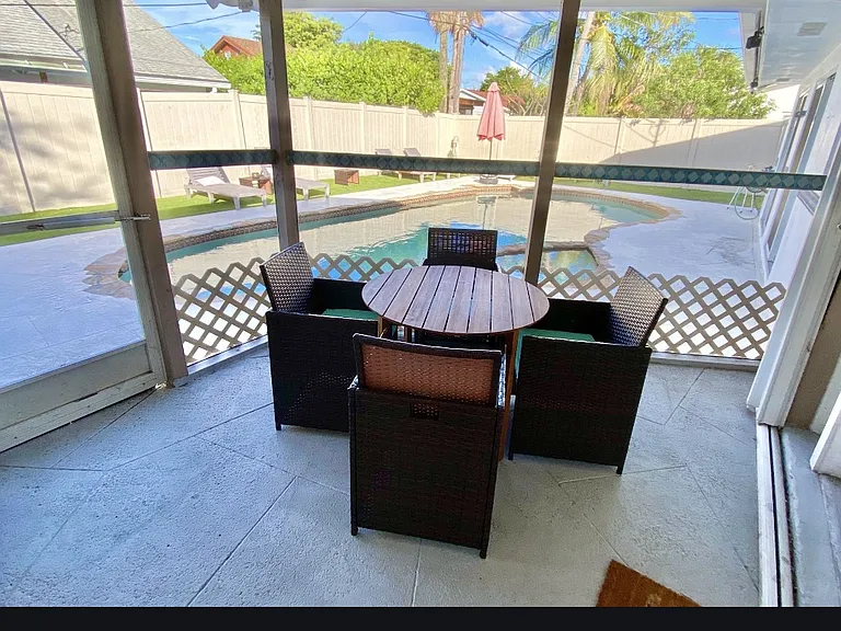 729 Heron Dr — Photo 10