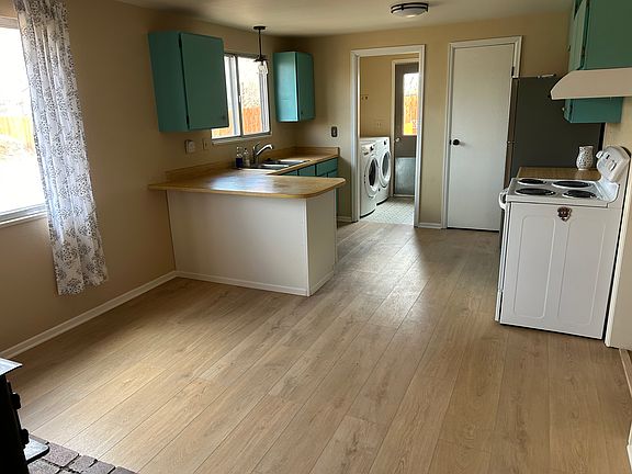 Kitchen / Laundry / Side Entrance