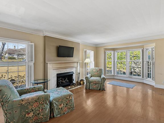5th image of 754 West Dr